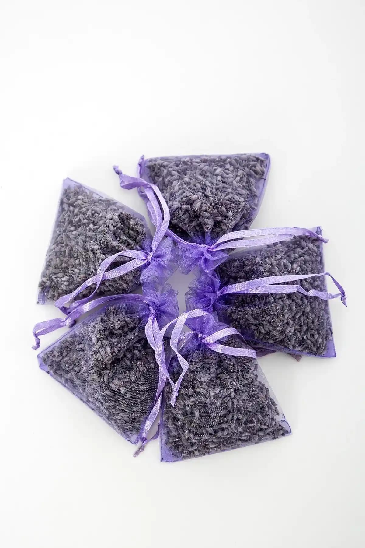 Lavanta Kesesi ve Tül: Doğal Koku ve Estetik İçin El Sanatlarında Kullanımı