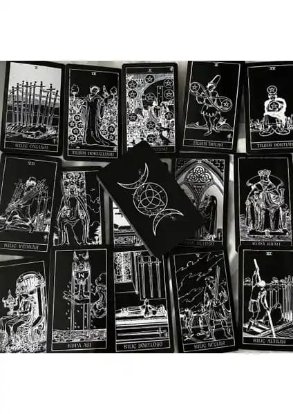Planet Butik 78 Kartlı Regin Black White Tarot: Sanat ve Maneviyatın Buluşması