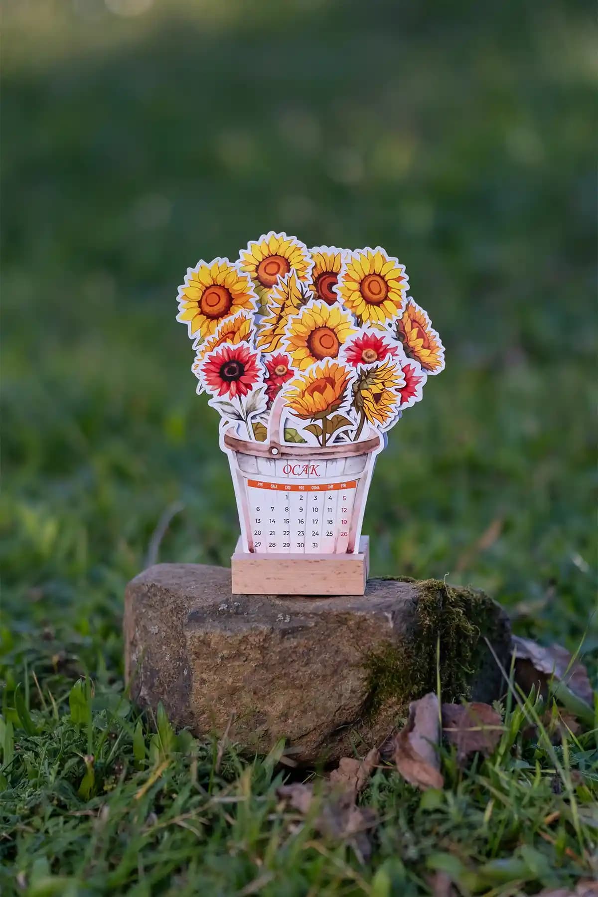 Günebakan Temalı 2026 Ahşap Ayaklı Masa Takvimi – Mini Özel Tasarım ve Çiçek Motifleri
