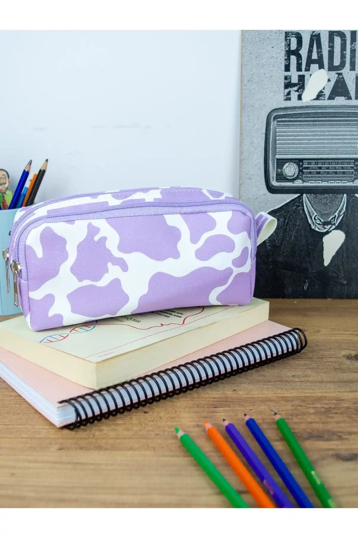 OneSize Kalem Kutusu: İki Bölmeli, Vegan Deriden Üretilmiş, Türkiye Yapımı ve Pembe Tasarım