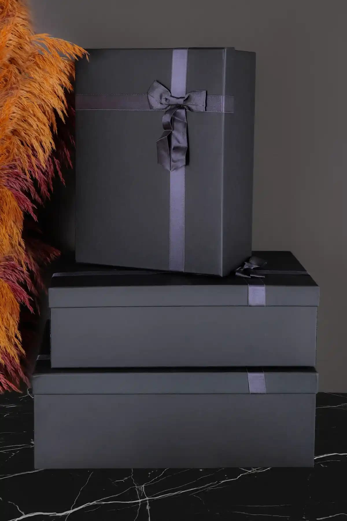 SİMGE KUTU Orta Boy Siyah Kurdeleli 3'lü Takım – Dayanıklı Karton Hediye Kutusu (Düğün İçin)