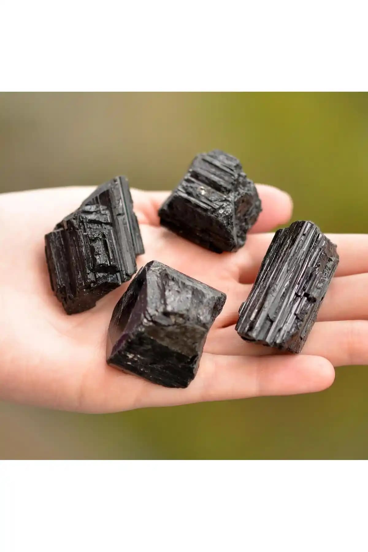 Siyah Turmalin Taşı Özellikleri ve Enerji Koruma Faydaları