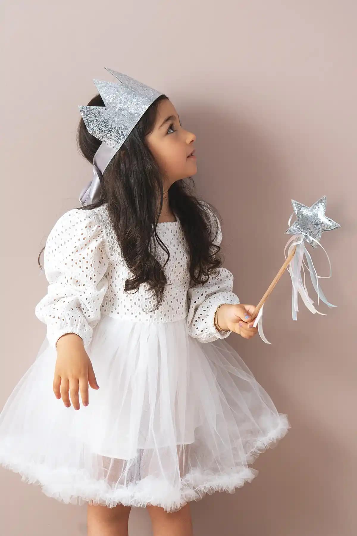 Banamio Queen Bağlamalı Pul Payet Kraliçe Tacı ve Yıldızlı Asa ile Şıklığa Yeni Bir Dokunuş