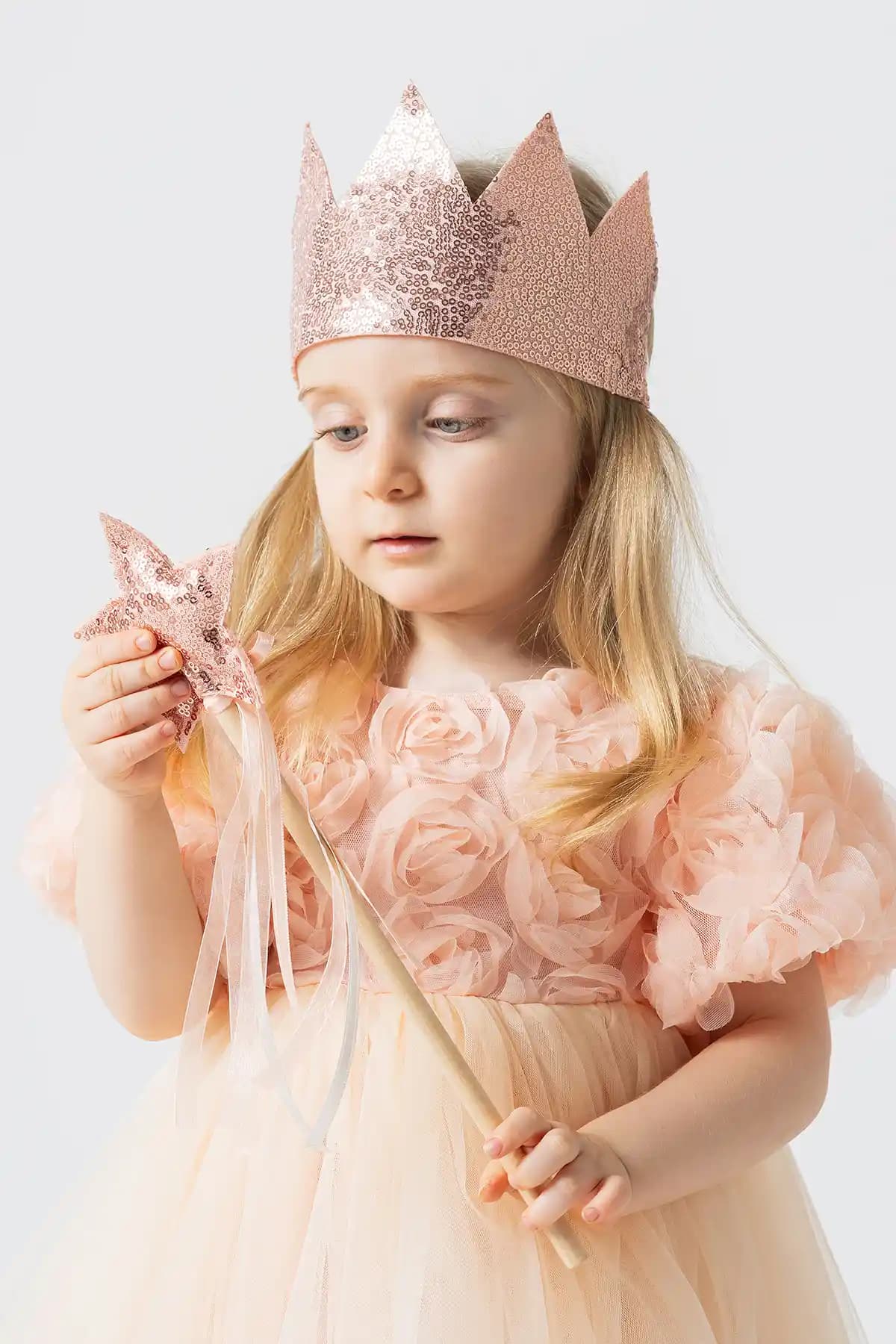 Banamio Queen Bağlamalı Pul Payet Kraliçe Tacı ve Yıldızlı Asa: Zarif ve Şık Aksesuarlar