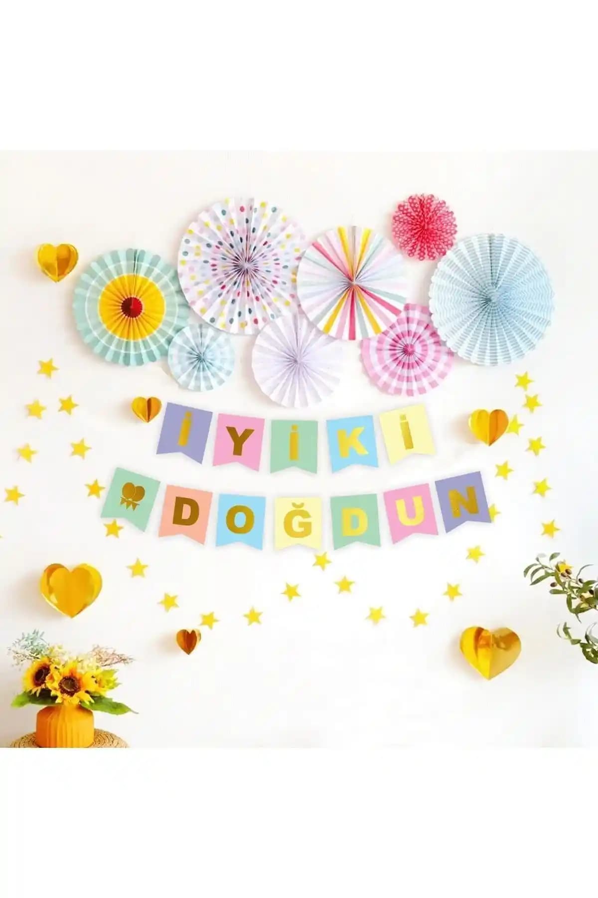 Big Party Karton Yazı ile Doğum Günü Dekorasyonunda Şıklık ve Enerji Yaratın