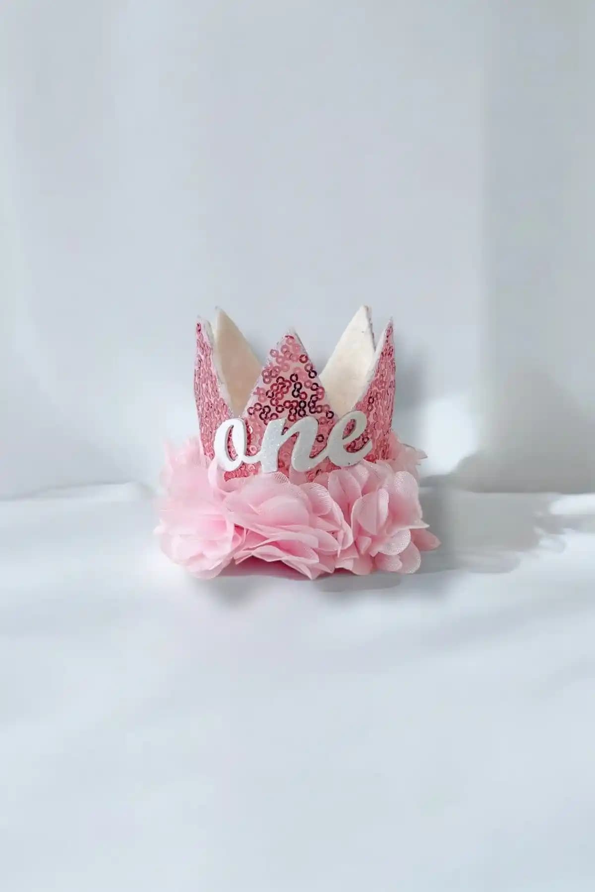 COOLMINIES 1 Yaş Pul Payet Kraliçe Doğum Günü Tacı: Minik Prensesler İçin Şık ve Parlak Aksesuar