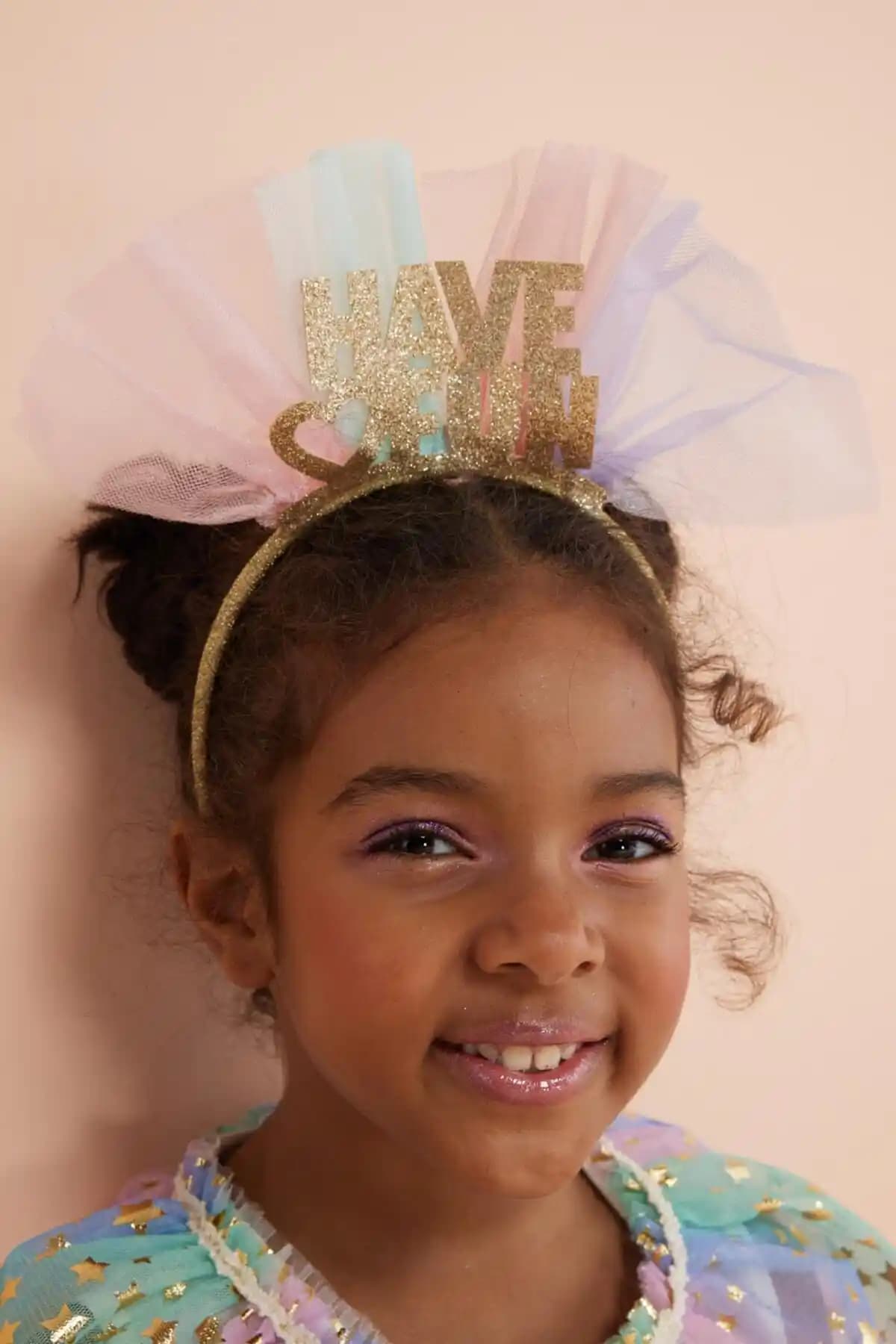 Le Mabelle Altın Simli Tül Detaylı Kız Çocuk Taç Ürün Tanıtımı ve Özellikleri