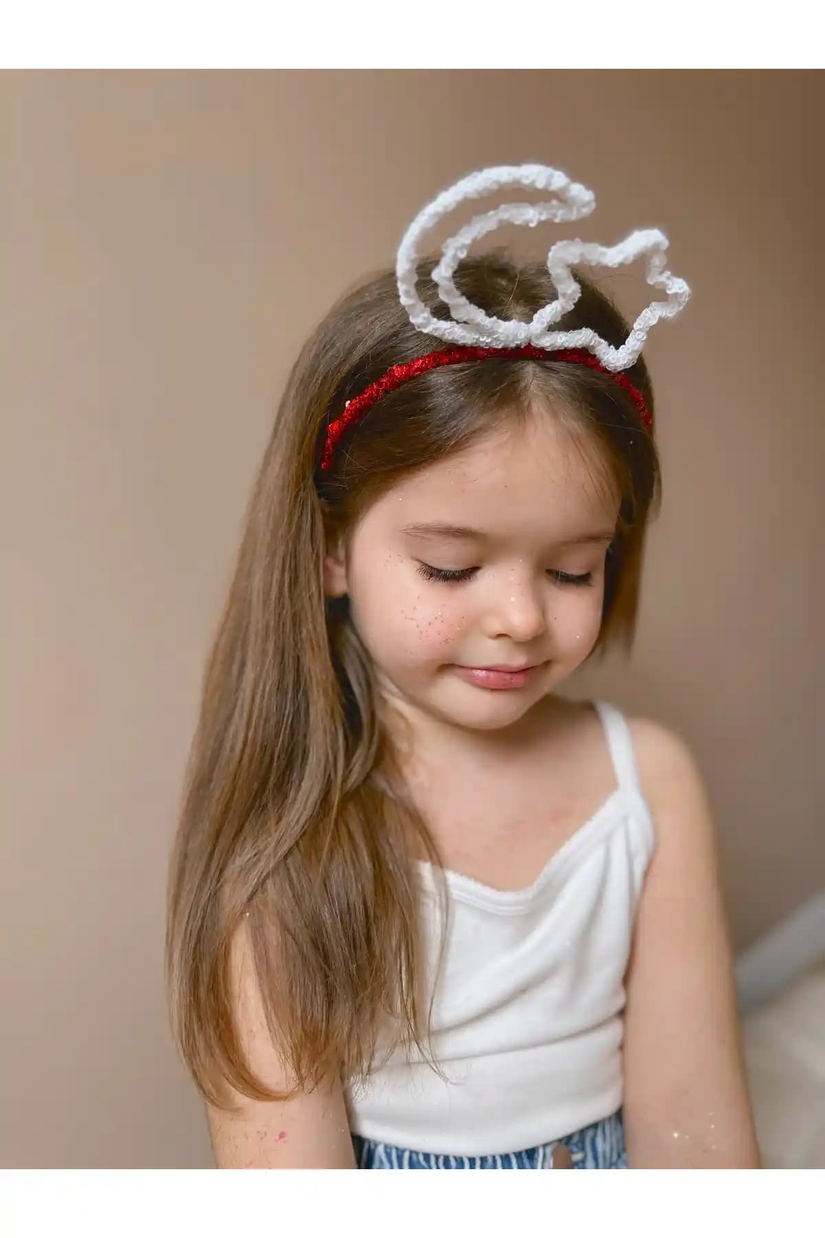 Saklı Design Ay Yılz Bayraklı Çocuk Tacı: Estetik ve Konforlu Günlük Kullanım İçin