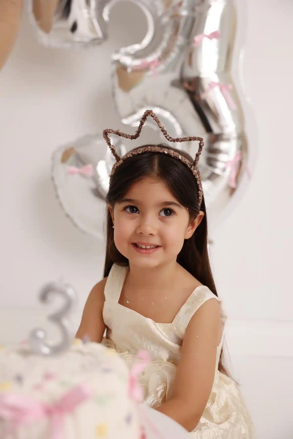 Türkiye’de Üretilen Pul Payet Kız Çocuk Taç Bakır Şıklık ve Dayanıklılık Sunar