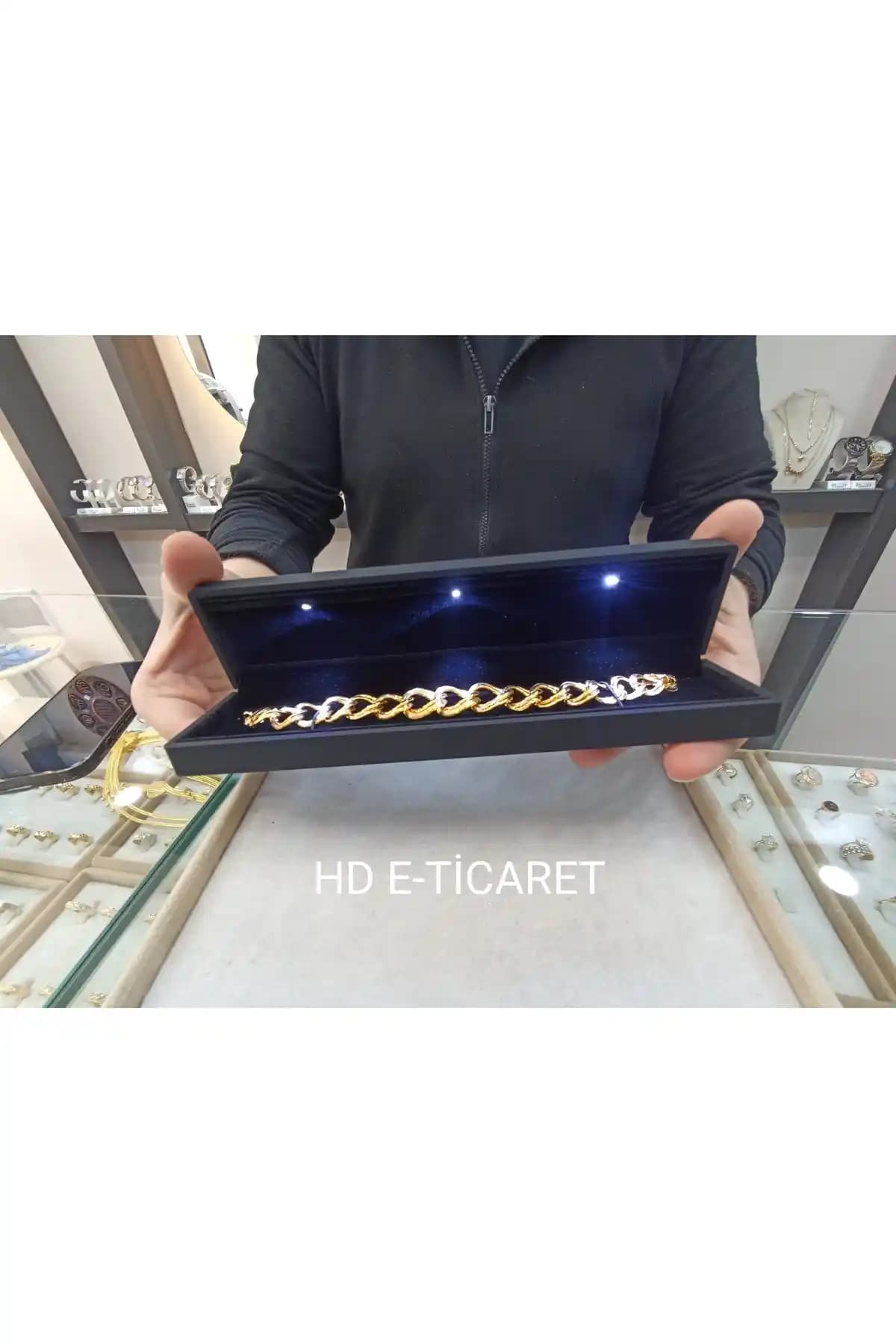 HD KUTU Işıklı Bileklik Kutusu: Şıklık ve Fonksiyonelliği Bir Arada Sunan Tasarım