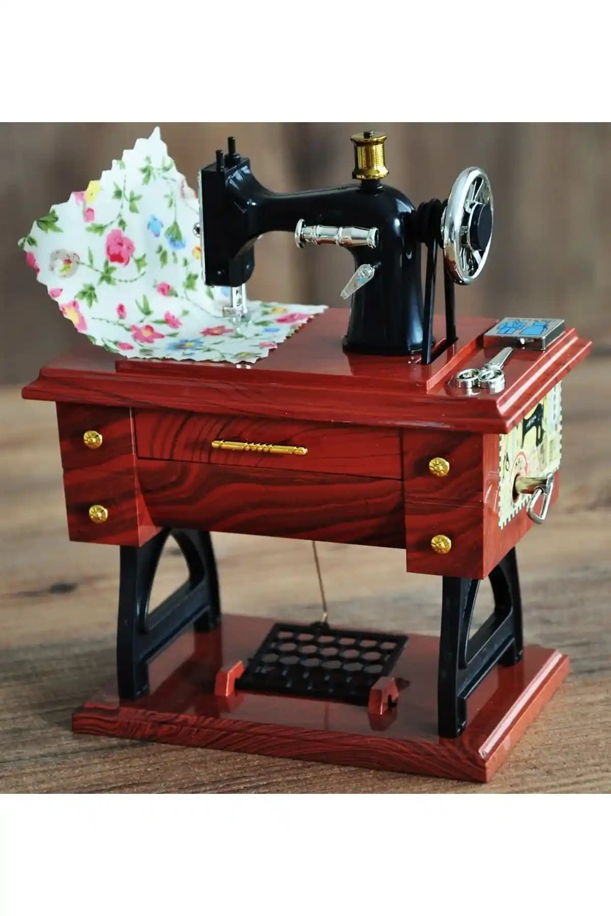 Kişiye Özel Nostaljik Tasarımlı Dikiş Makinesi Müzik Kutusu - Estetik ve Fonksiyonel Dekorasyon