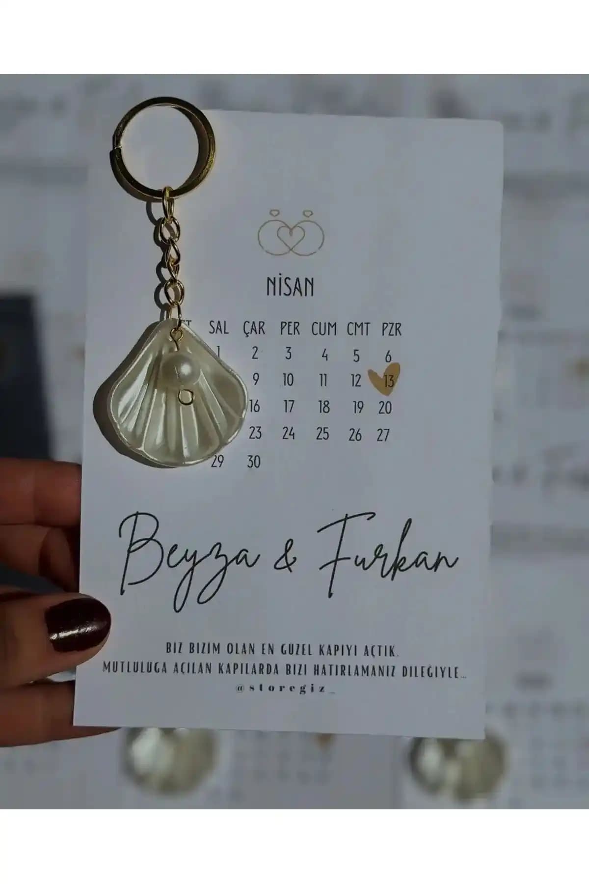 Mihi İncili İstiridye Anahtarlık: Kişiye Özel, Zarif ve Anlam Yüklü Hediyelik Ürün