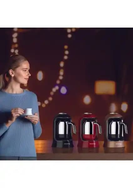 Korkmaz Kahvekolik Pembe Otomatik Kahve Makinesi: Estetik ve Yüksek Performanslı Kahve Deneyimi