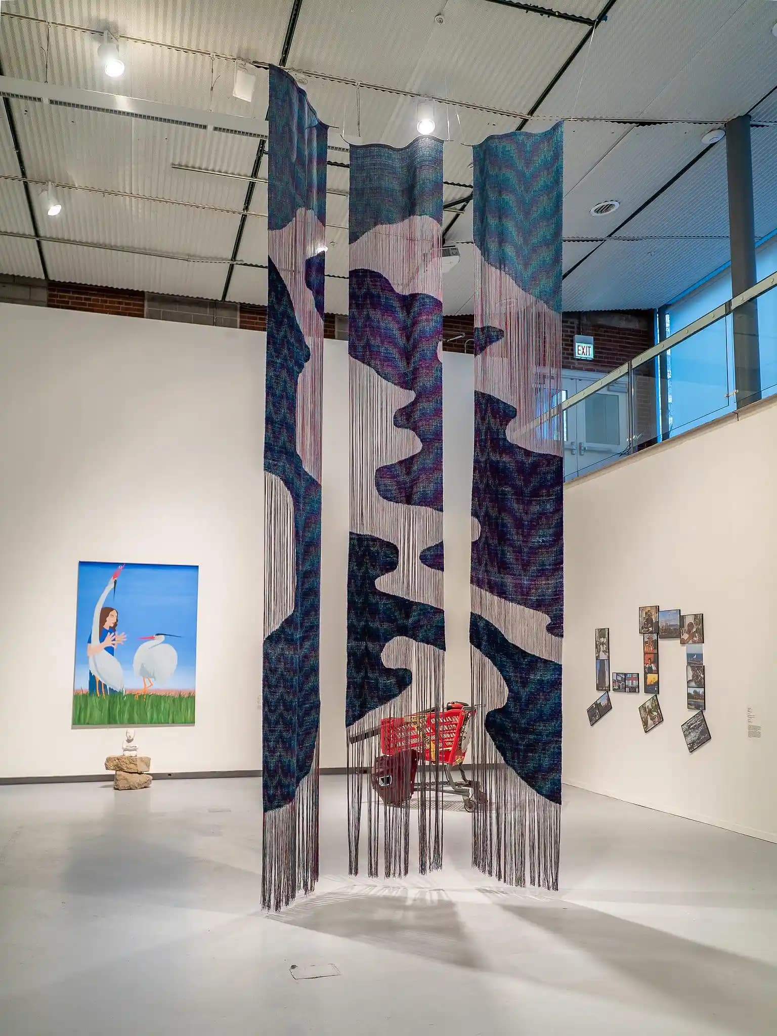 Echo Weaving Tekniğiyle Yaratılan Çevresel Dokuma Sanatı: The Blackened Tide