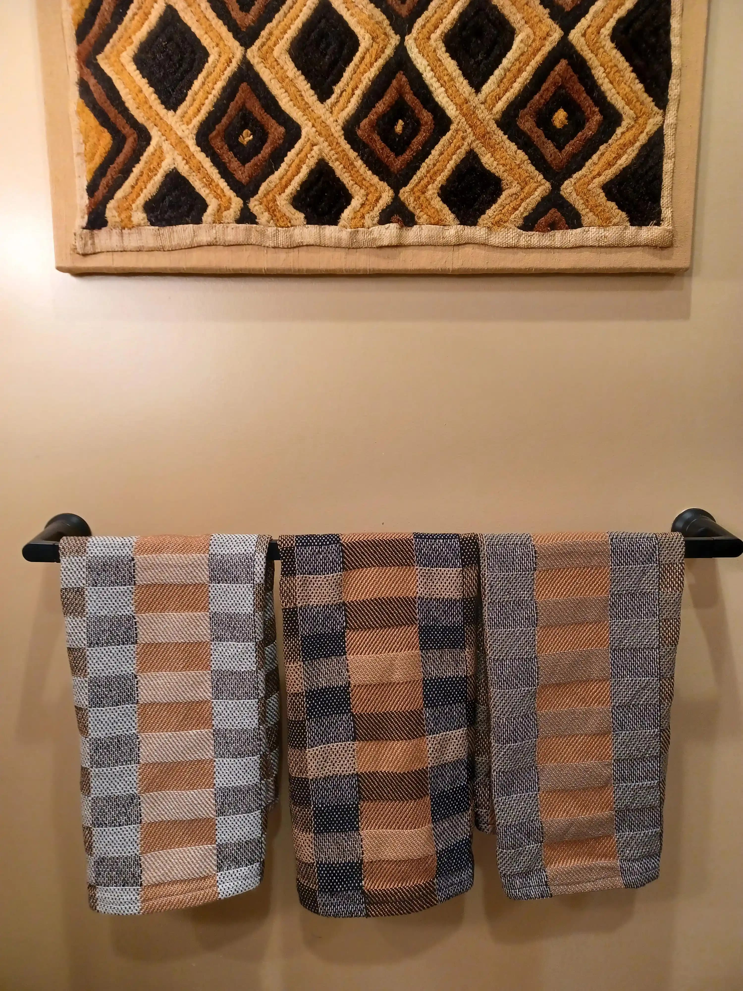 El Dokuması Havlular: Teknikler, Malzemeler ve Estetik Yaklaşımlarla Dayanıklı Tasarımlar