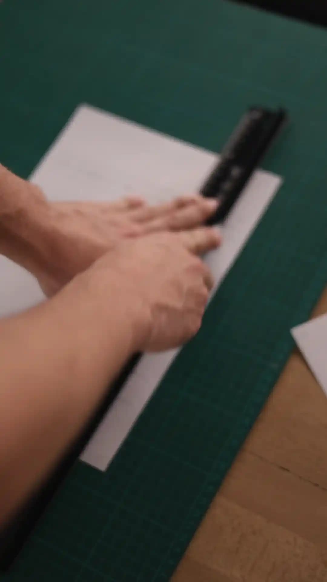 El Yapımı Deri Kelepçe Üretim Süreci: Malzeme Seçimi ve Tasarım İpuçları