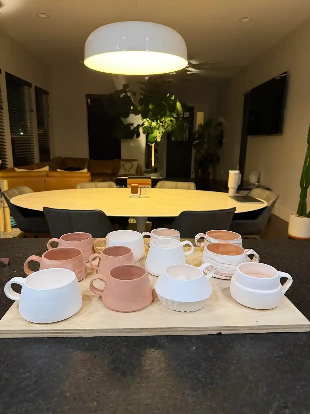 Evde Seramik Çalışmalarına Başlamak: Malzeme, Teknik ve Tasarım Rehberi