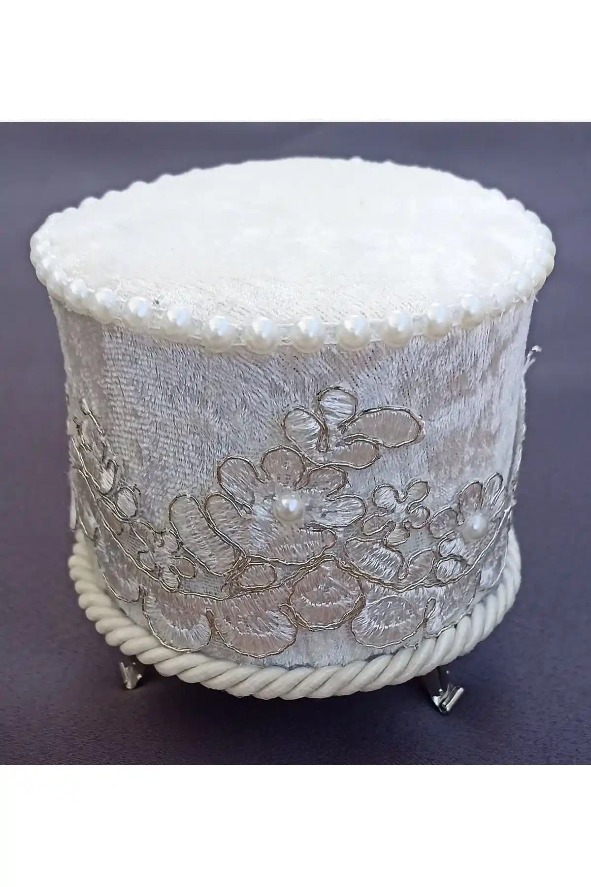 Kadife Metal Ayaklı Fransız Güpürlü Incili Iğnelik Dekoratif ve Şık Tasarım