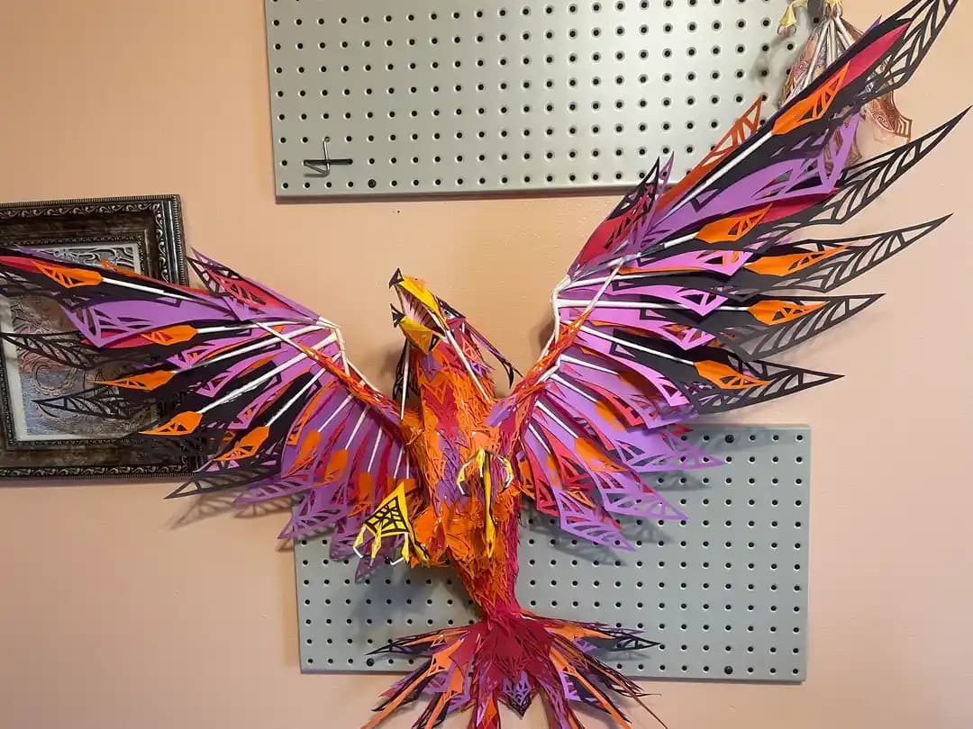 Kağıttan Anka Kuşu Heykeli: Teknik Detaylar ve Yapım Süreci İncelemesi