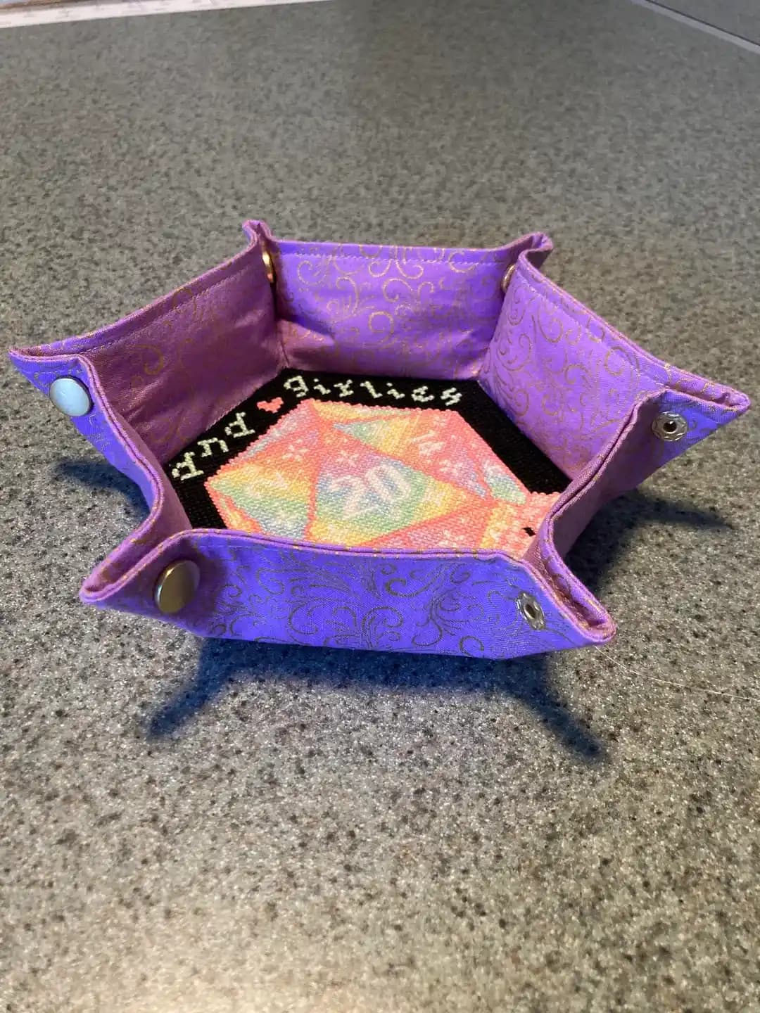 Katlanabilir Zar Tepsisi Tasarımı: Malzeme Seçimi, Geometri ve Üretim Süreci