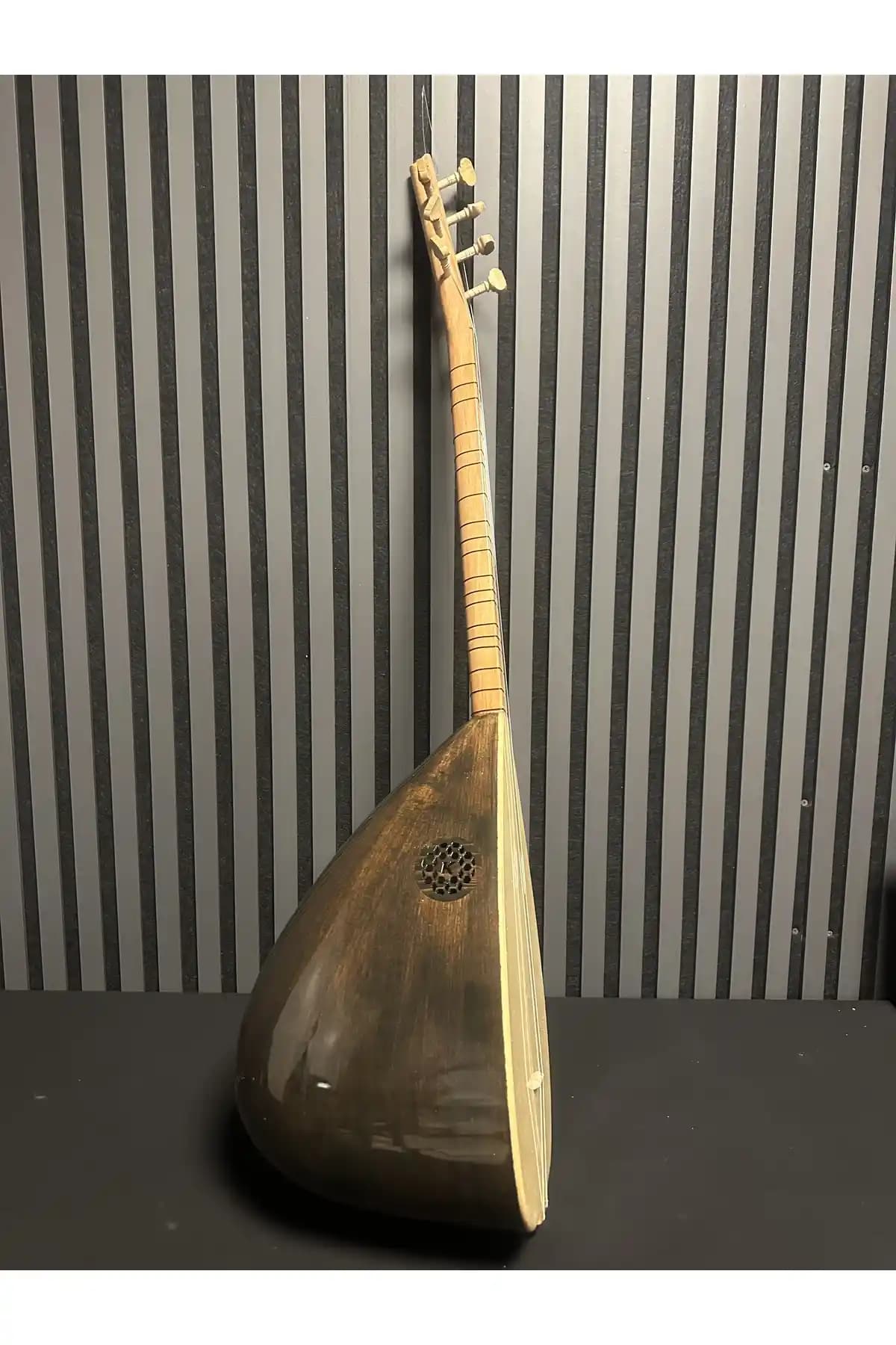 Kısa Sap Bağlama: Geleneksel Türk Müziği İçin Dayanıklı ve Rahat Kullanımlı Enstrüman