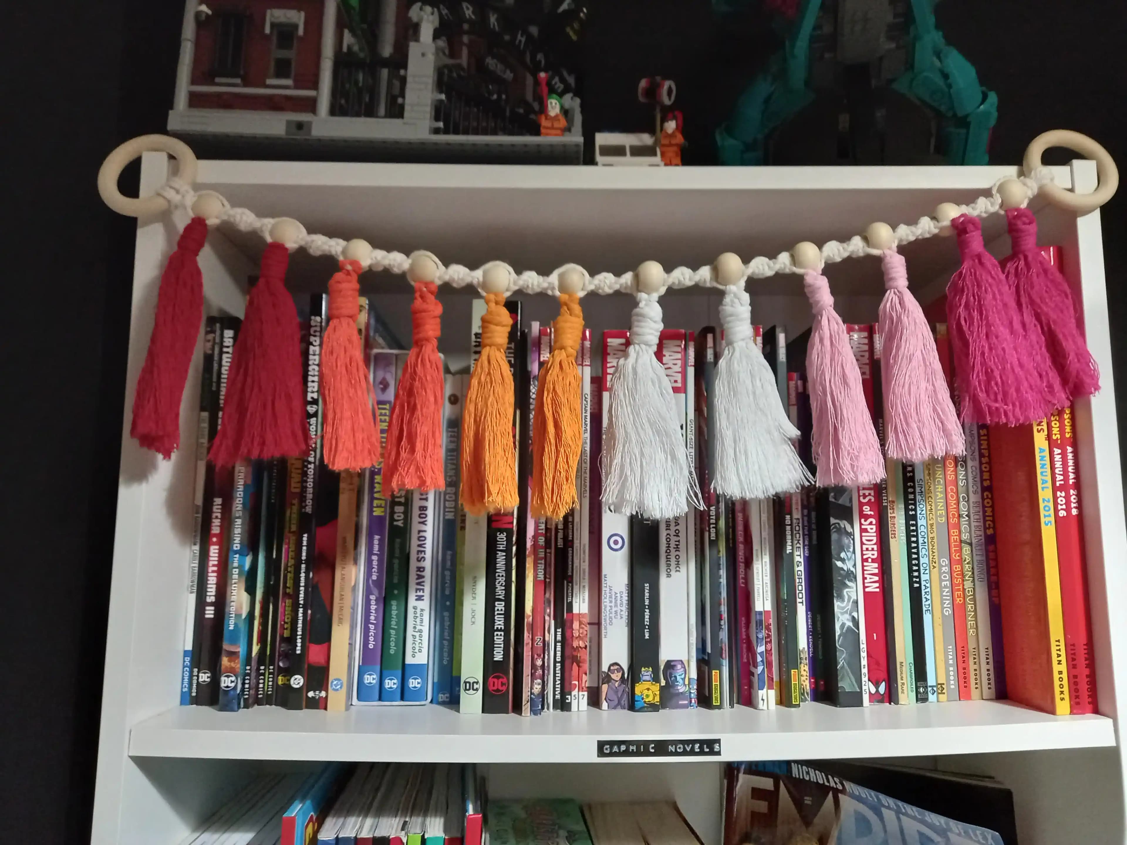 Lezbiyen Bayrağı Renkleriyle Püsküllü Zincir Yapımı: Malzeme ve Teknikler