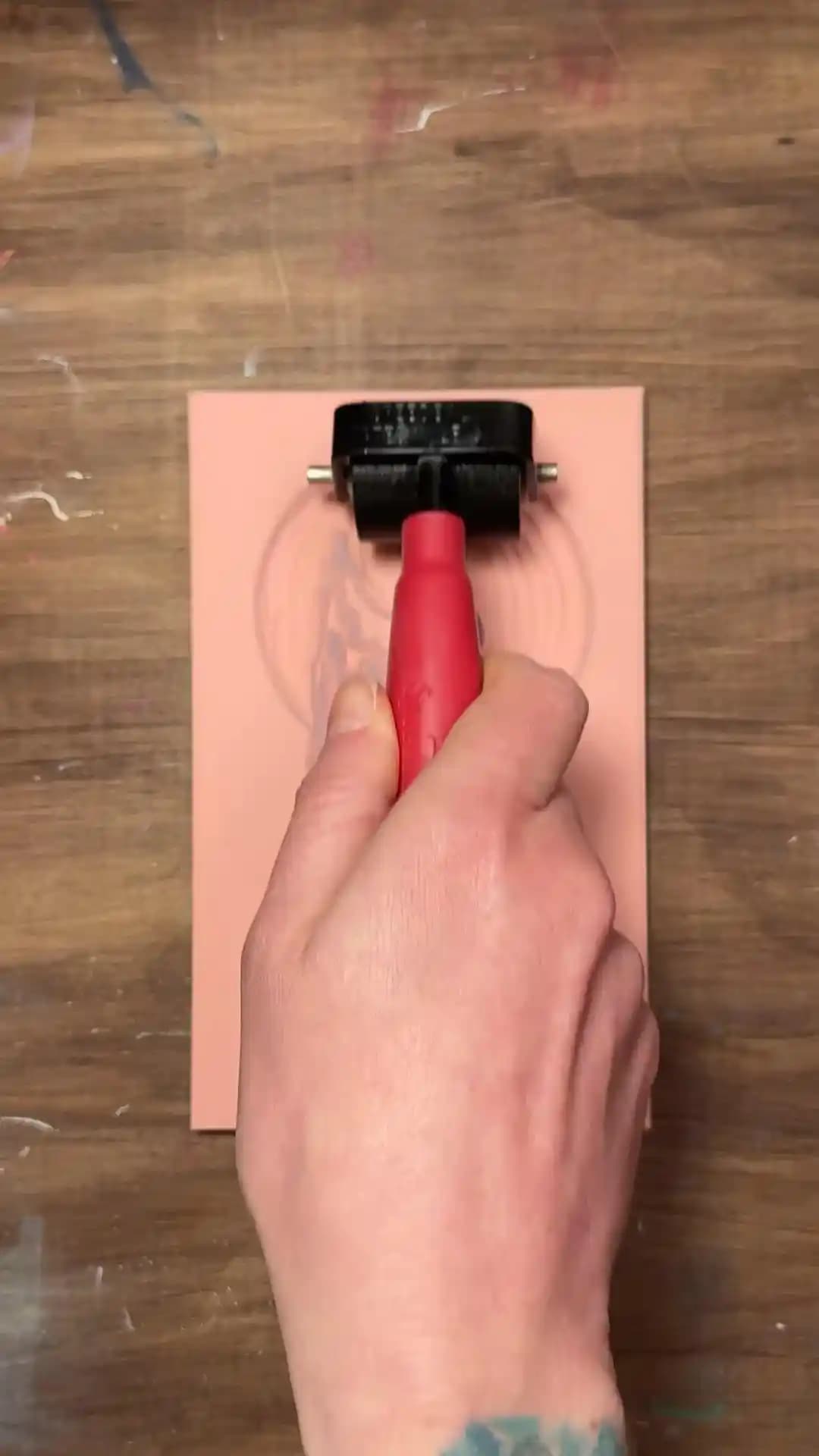 Lil Melting Candle: Baskı Sanatında Detay ve Malzeme Seçiminin Teknik İncelikleri