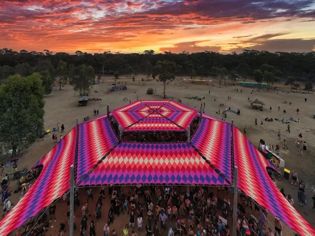 Lycra Kumaştan Oluşan Devasa El Yapımı Çadırın Tasarım ve Üretim Süreci