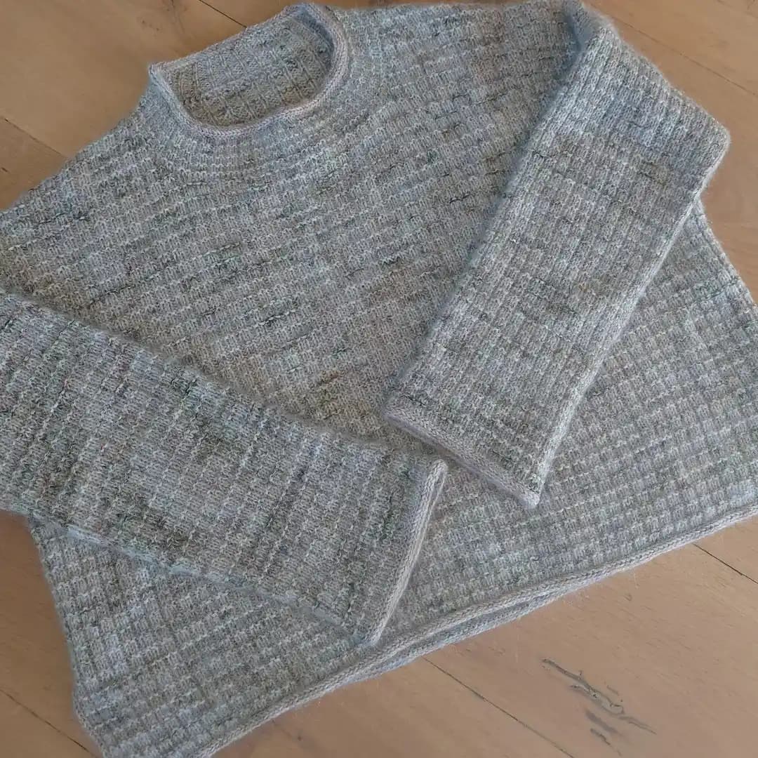 Örgüde Yaratıcılık ve İ-Cord Kenarlık Kullanımıyla Özgün Heather Sweater Tasarımı