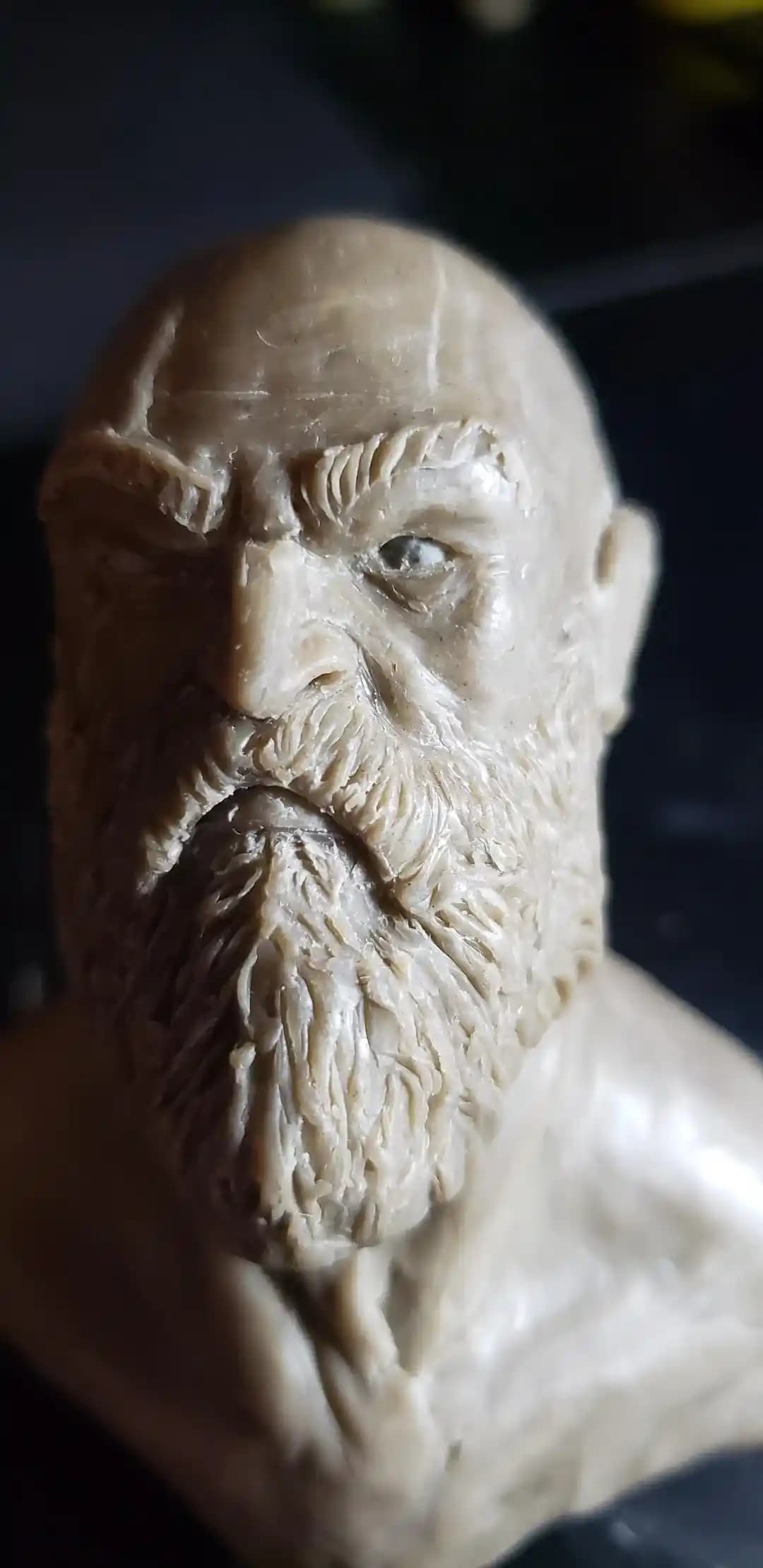 Yüz Heykeli Yapımında Malzeme Seçimi, Teknikler ve İfade Detayları Üzerine Rehber