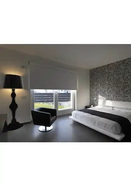 ZebraEvim Ekru Blackout Karartma Stor Perde: Fonksiyonellik ve Estetiğin Uyumuyla Modern Tasarım