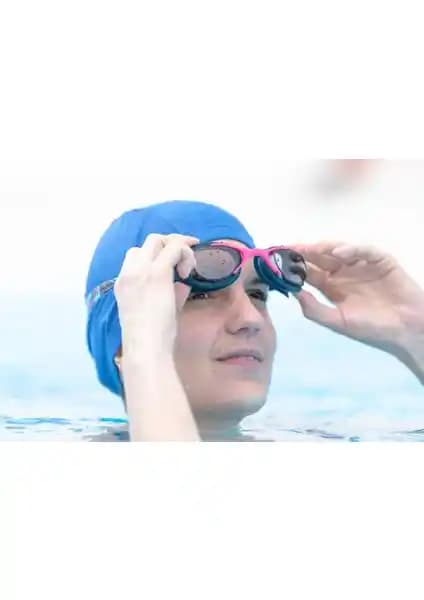 Decathlon Nabaiji ve Delta Silikon Bone Deluxe Yüzücü Bonesi Karşılaştırması