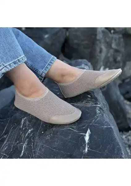 Deniz Ayakkabısı Karşılaştırması: Kalın Tabanlı ve Kaydırmaz Modellerin Özellikleri