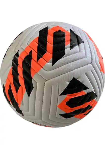 Sert Zemin Futbol Topları Karşılaştırması: Muba 4 Astarlı ve Telvesse Modelleri