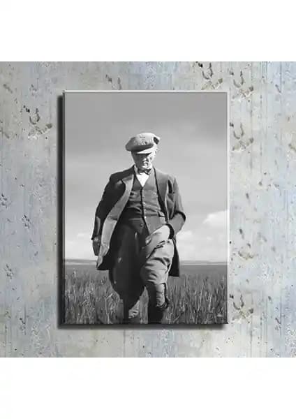 Atatürk Başak Tarlasında Yürürken Kanvas Tablo 50x70 cm Estetik ve Dayanıklı Tasarım