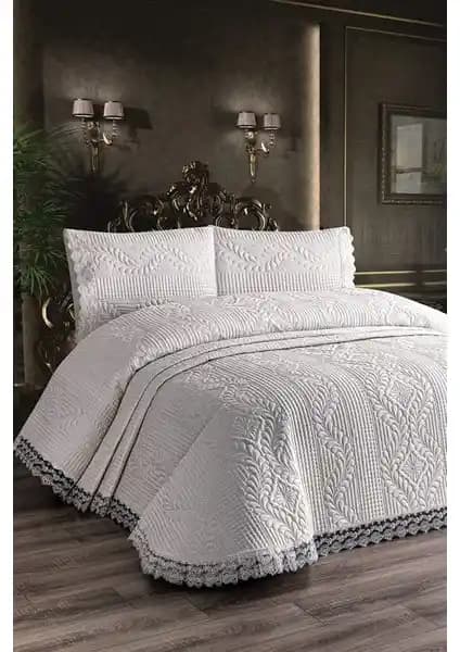 Bursa Çeyiz Çift Kişilik Yatak Örtüsü: Şık ve Fonksiyonel Tasarım Özellikleri ve Kullanım İpuçları