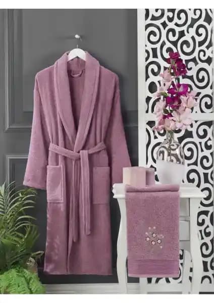 Casnack Kadın Mürdüm Havlulu Bornoz Seti Şıklık ve Konfor Sunar