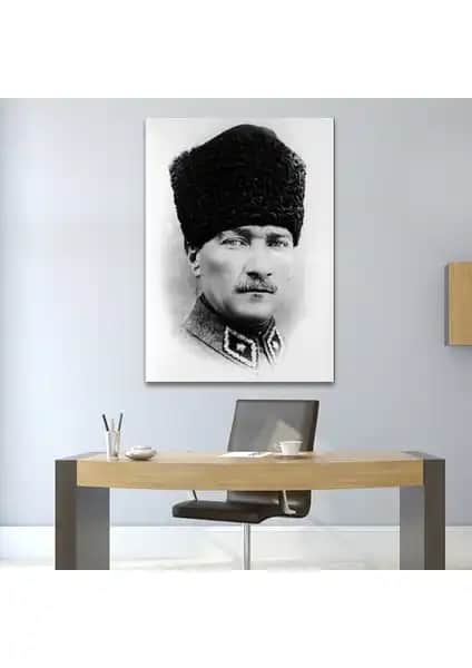 Çerçevelet Karakalem Atatürk Portresi 35x50 cm – Sanat ve Anlamın Buluşması