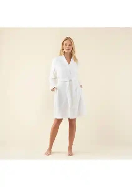 Chakra Chic Kadın Beyaz Bornoz Konfor ve Şıklık Sunan Modern Tasarım