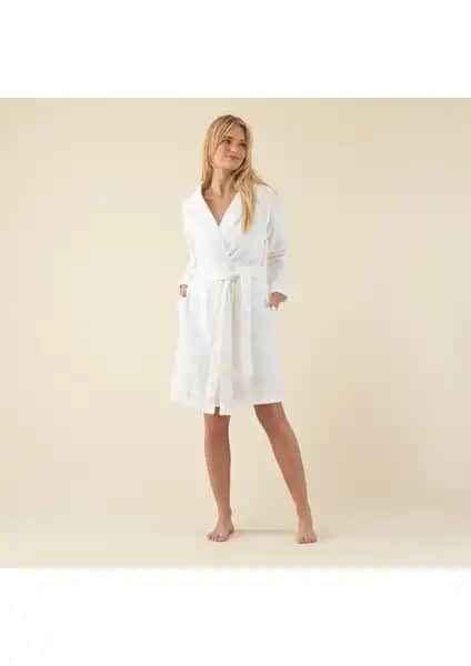 Chakra Sobeska Kadın Beyaz Bornoz: Şıklık ve Konforun Mükemmel Buluşması