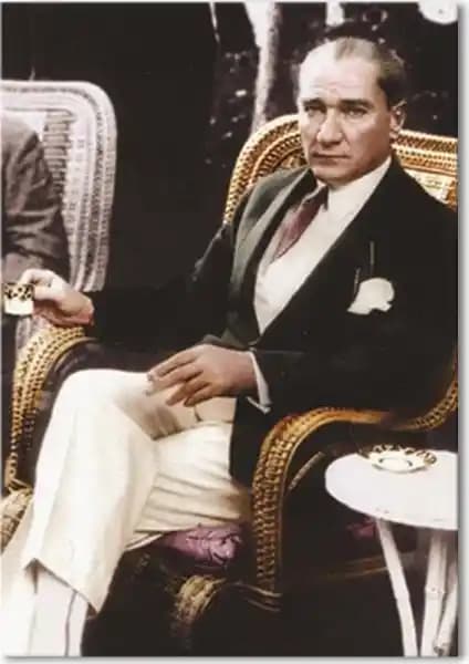 Dementia Art Atatürk Canvas Tablo: Modern Dekorasyon ve Milli Değerleri Yansıtan Sanat Eseri