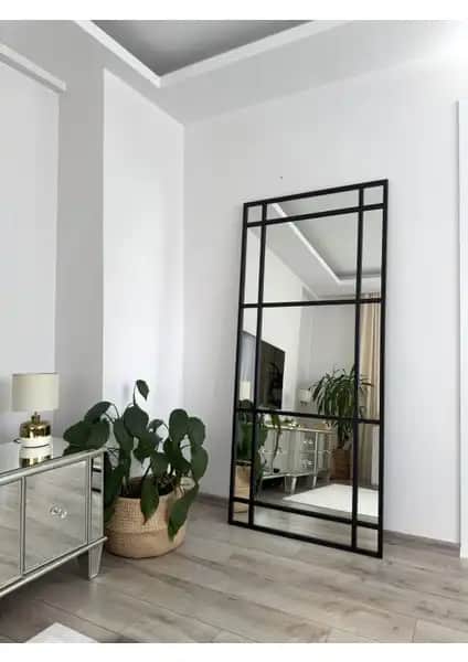 Effe Yapı Siyah Metal Çerçeveli Dekoratif Boy Aynası: Modern ve Dayanıklı Tasarım