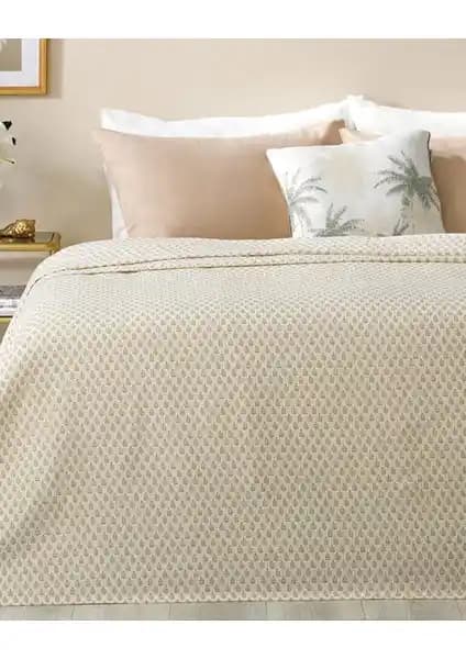 English Home Pure Leaves Baskılı Çift Kişilik Pike ile Modern ve Şık Yatak Odası Dekorasyonu Sağlayın