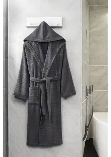 Formeya Pamuklu Kapüşonlu Bornoz: Konfor ve Stil Sunan Yüksek Kaliteli Tasarım