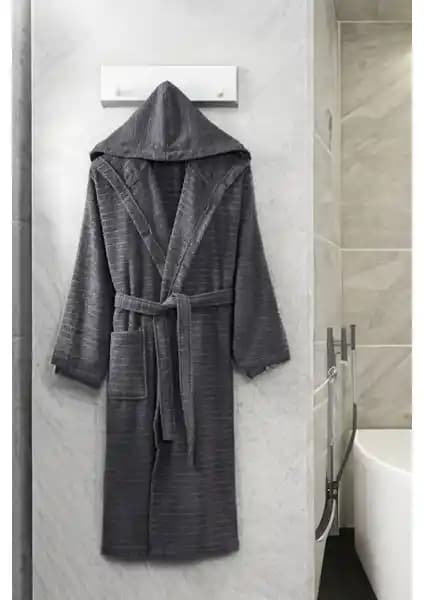 Formeya Pamuklu Kapüşonlu Bornoz: Konfor ve Stil Sunan Yüksek Kaliteli Tasarım