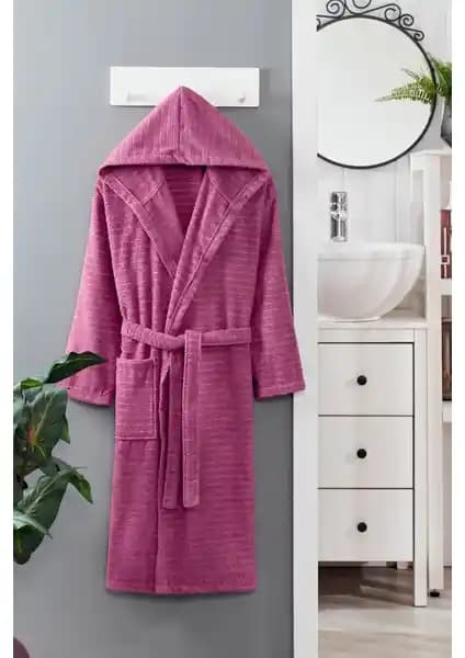 Formeya Pamuklu Kapüşonlu Bornoz: Şıklık ve Konfor Sunan Unisex Banyo Kıyafeti