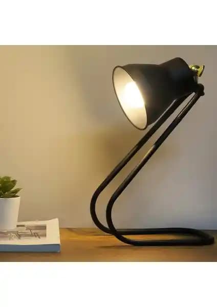 Homing Study Metal Tasarım Masa Lambası: Modern ve Şık Aydınlatma Çözümü