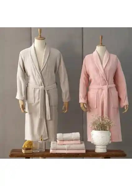 Karaca Home Casita Flos 6 Parça Taş Pudra Aile Bornoz Seti Özellikleri ve Kullanım Avantajları