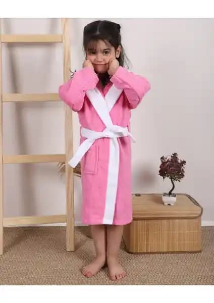 Lavin Kapşonlu Çocuk Bornozu: Sevimli ve Kullanışlı Tasarım ile Rahatlık Sunar