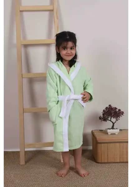 Lavin Kapüşonlu Çocuk Bornozu: Şık ve Konforlu Tasarım ile Banyo Sonrası Ideal Seçenek